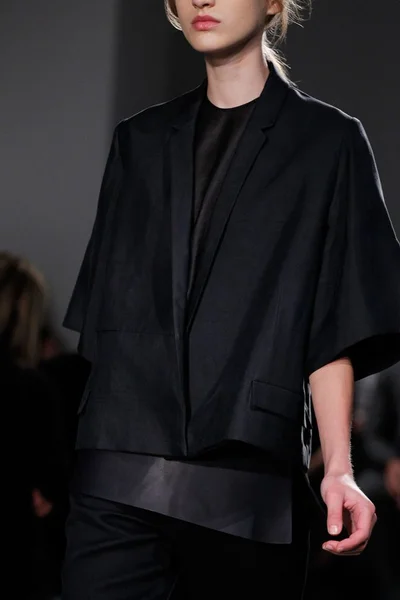 Look 32